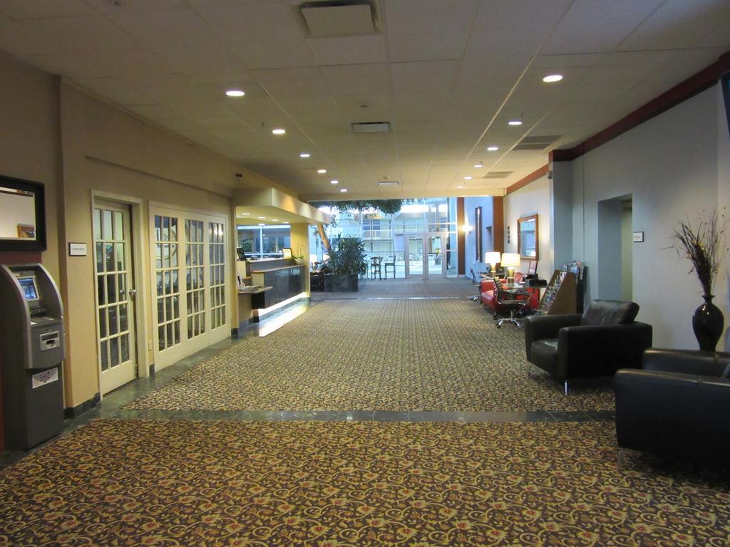 Atrium Hotel & Conference Center Hutchinson Ngoại thất bức ảnh